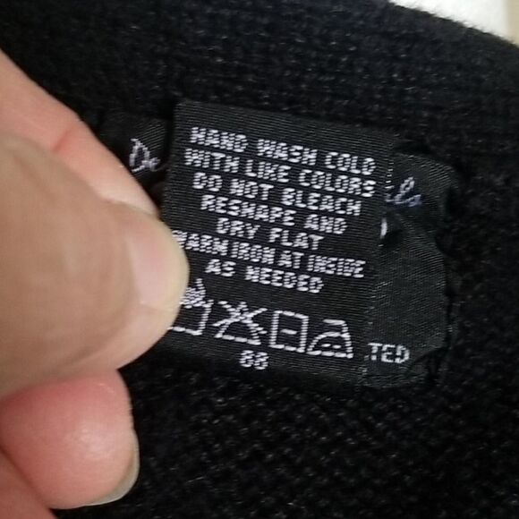 Winter Cardigan Black Red EUC SZ Large - Picture 7 of 7